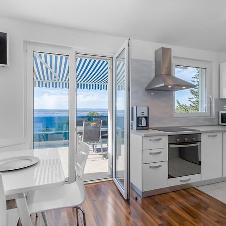 Stunning Apartment In Dramalj With House Sea View Екстериор снимка