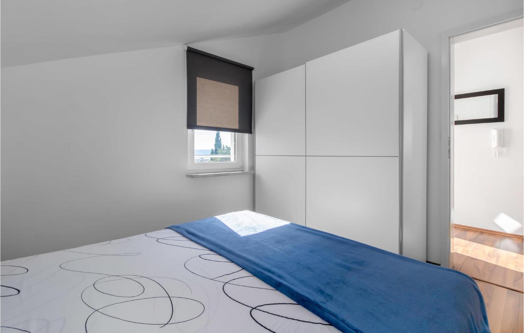 Stunning Apartment In Dramalj With House Sea View Екстериор снимка