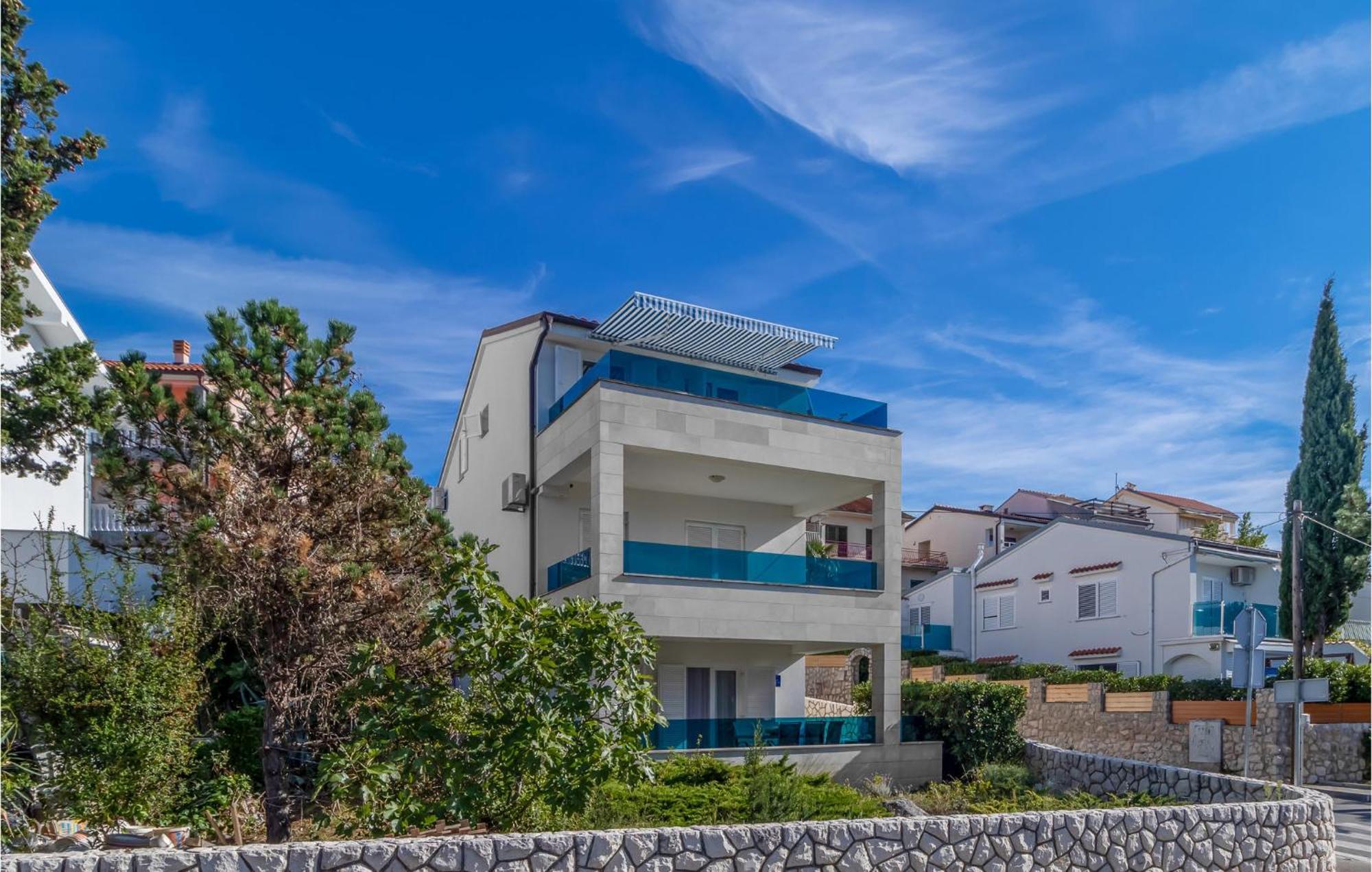Stunning Apartment In Dramalj With House Sea View Екстериор снимка