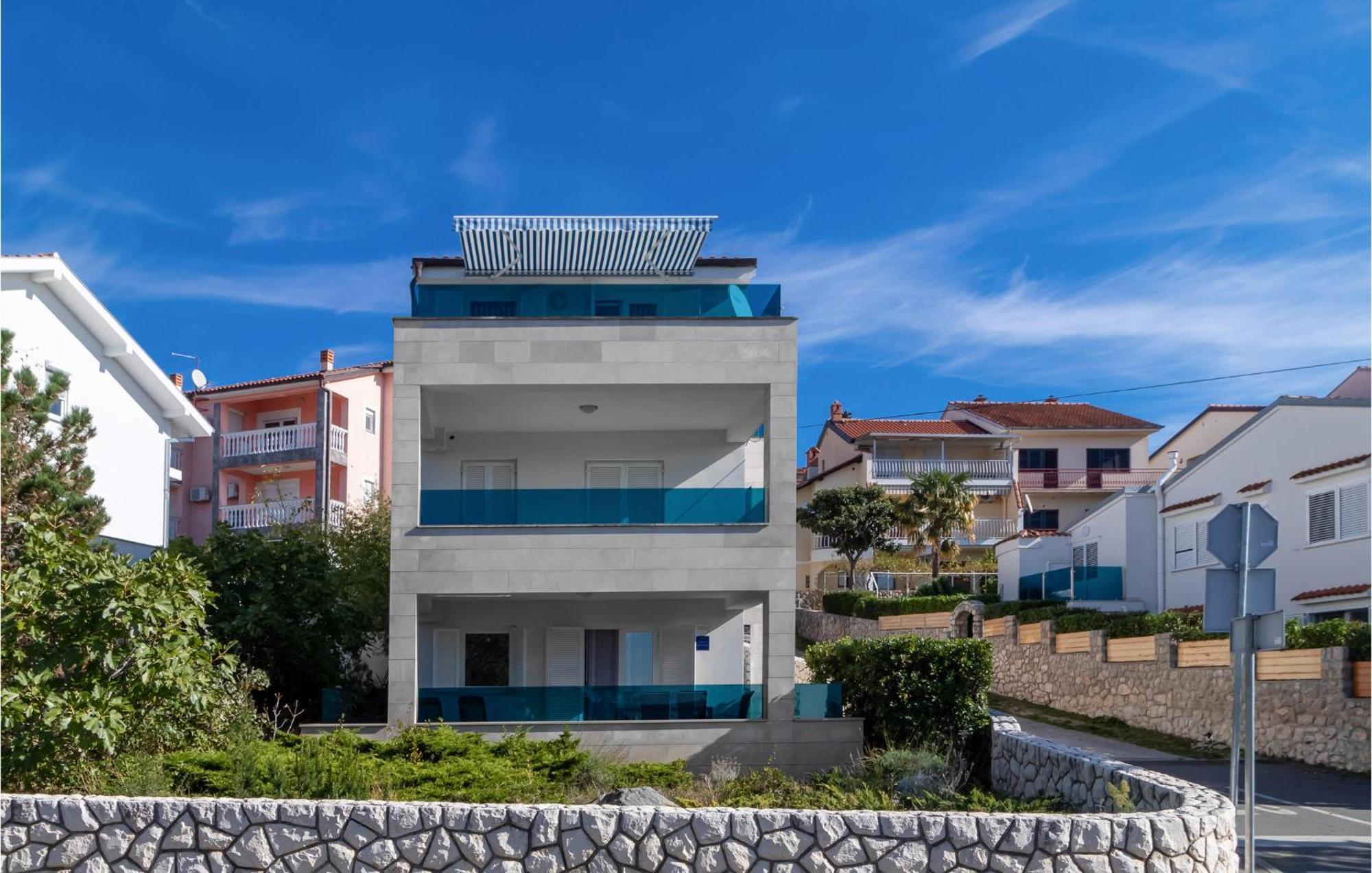 Stunning Apartment In Dramalj With House Sea View Екстериор снимка