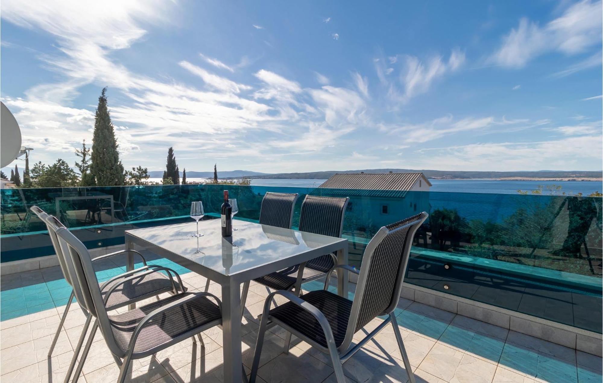 Stunning Apartment In Dramalj With House Sea View Екстериор снимка
