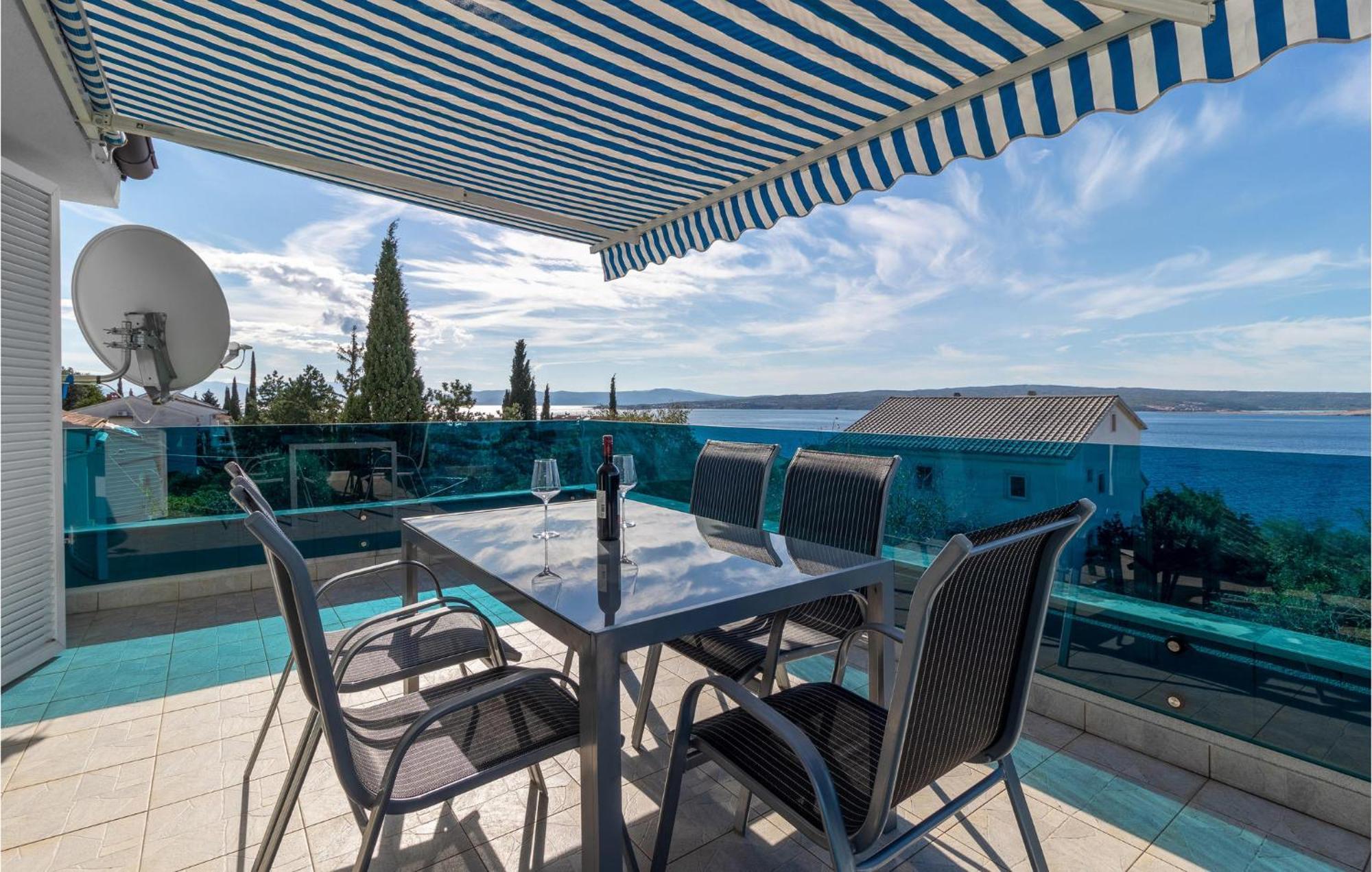 Stunning Apartment In Dramalj With House Sea View Екстериор снимка