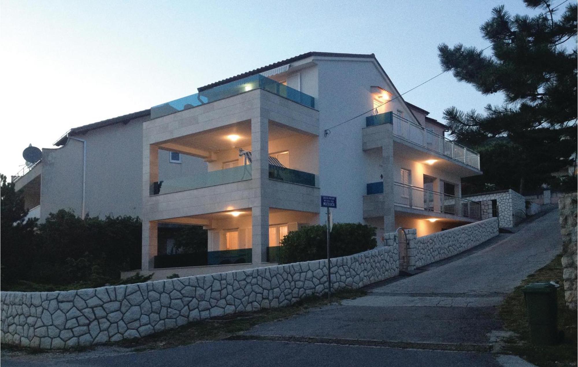 Stunning Apartment In Dramalj With House Sea View Екстериор снимка