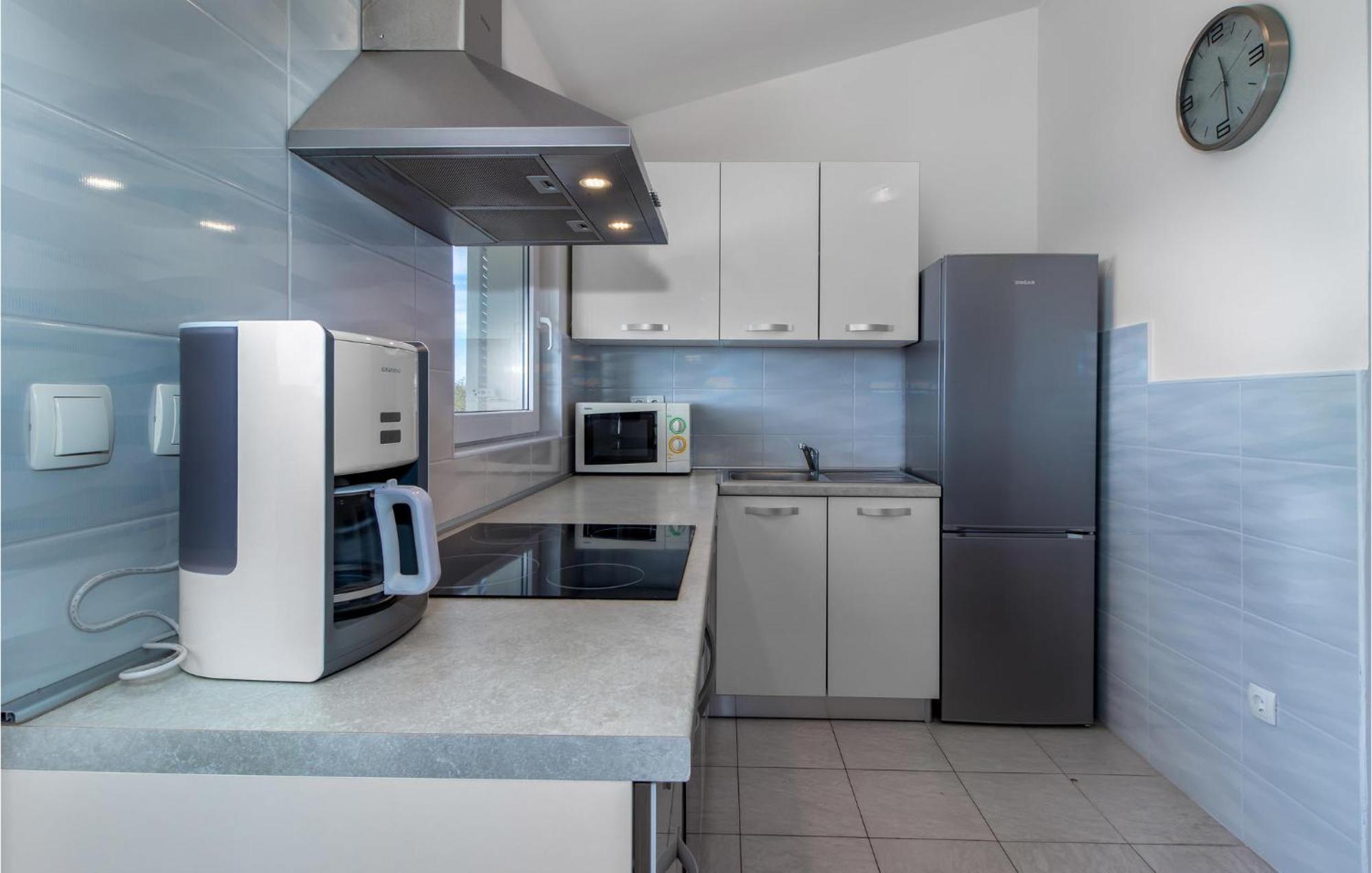 Stunning Apartment In Dramalj With House Sea View Екстериор снимка