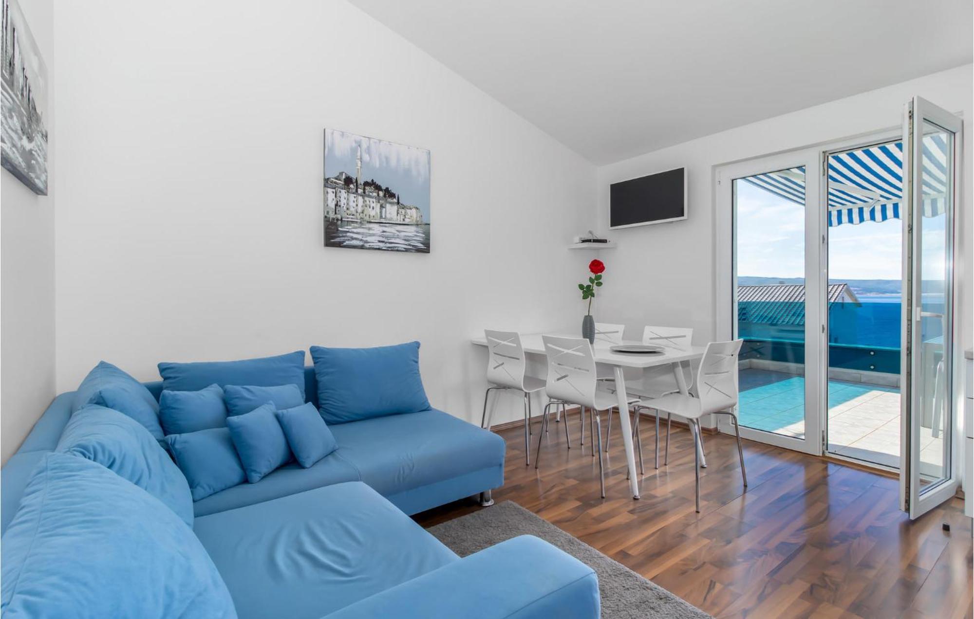 Stunning Apartment In Dramalj With House Sea View Екстериор снимка