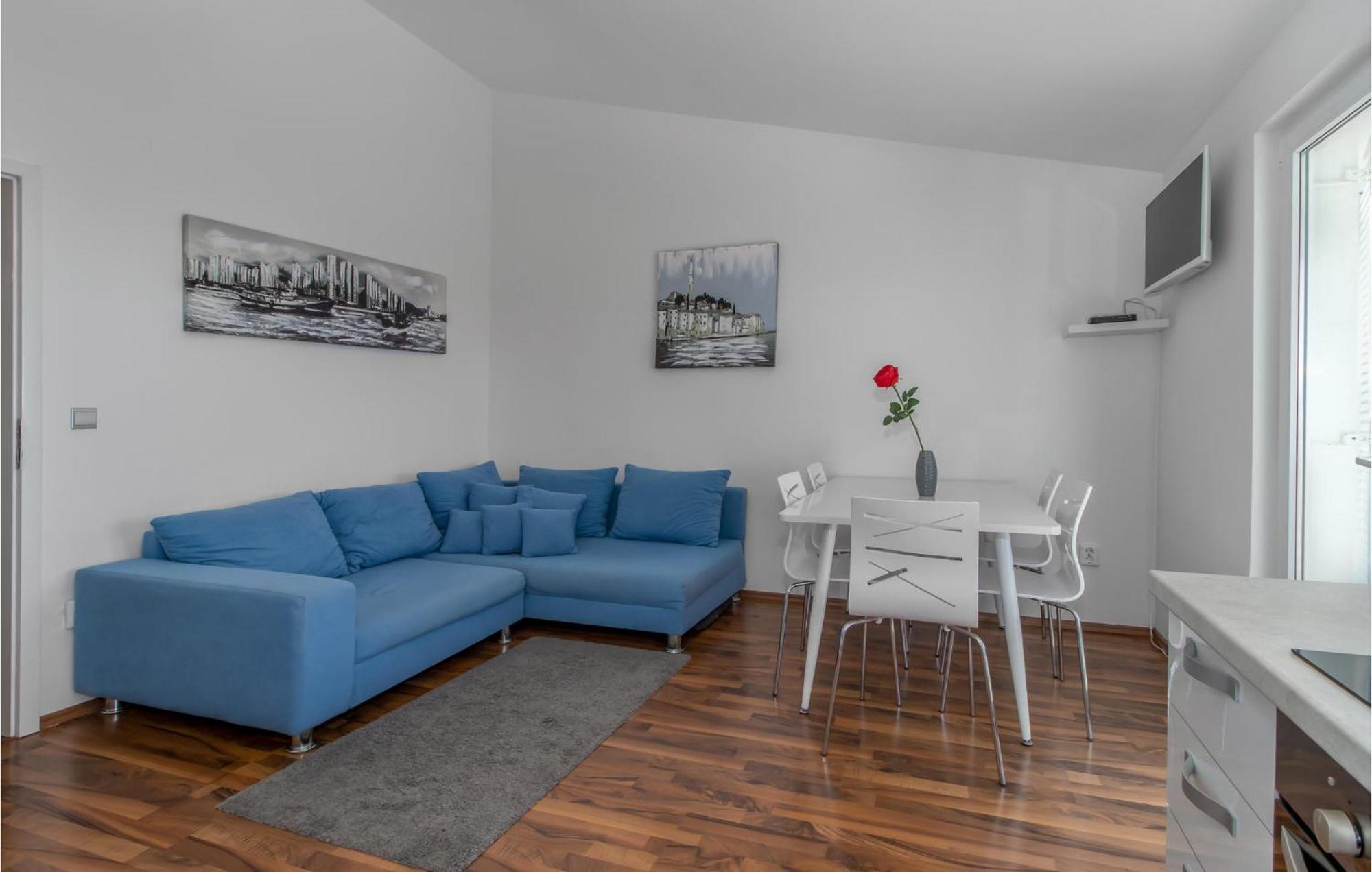 Stunning Apartment In Dramalj With House Sea View Екстериор снимка