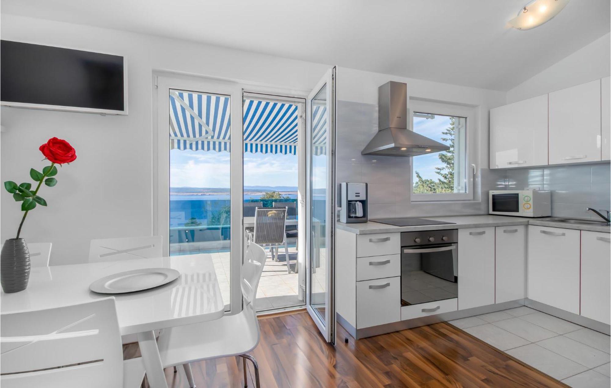 Stunning Apartment In Dramalj With House Sea View Екстериор снимка