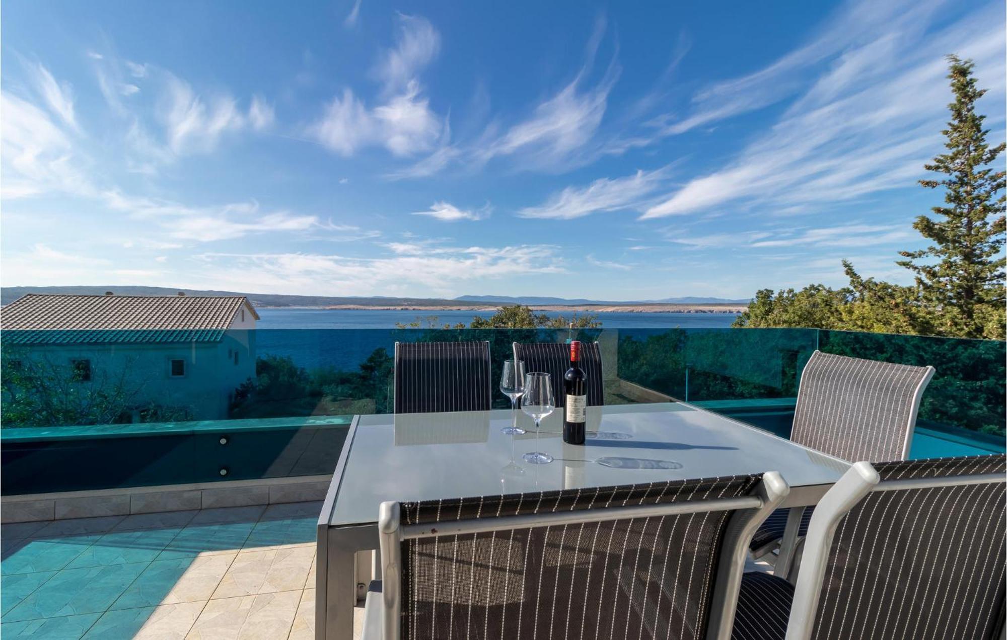 Stunning Apartment In Dramalj With House Sea View Екстериор снимка